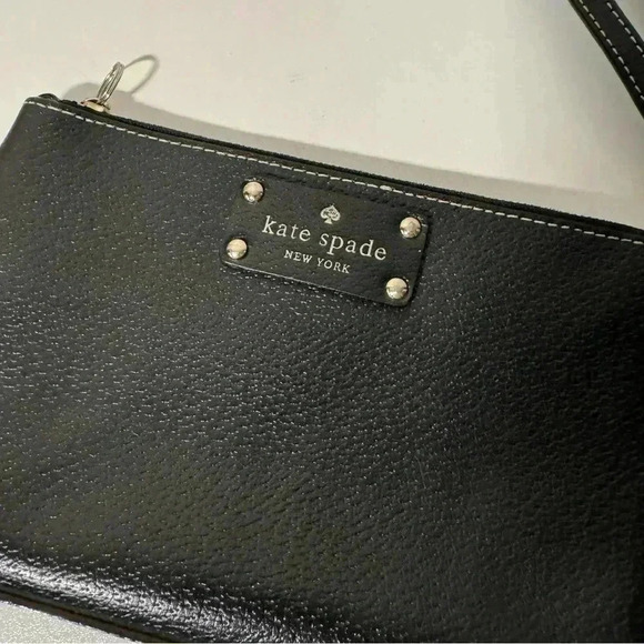 Kate spade leather wristlet - Picture 3 of 5